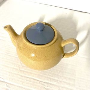 Claytan Retro Teapot NWOT